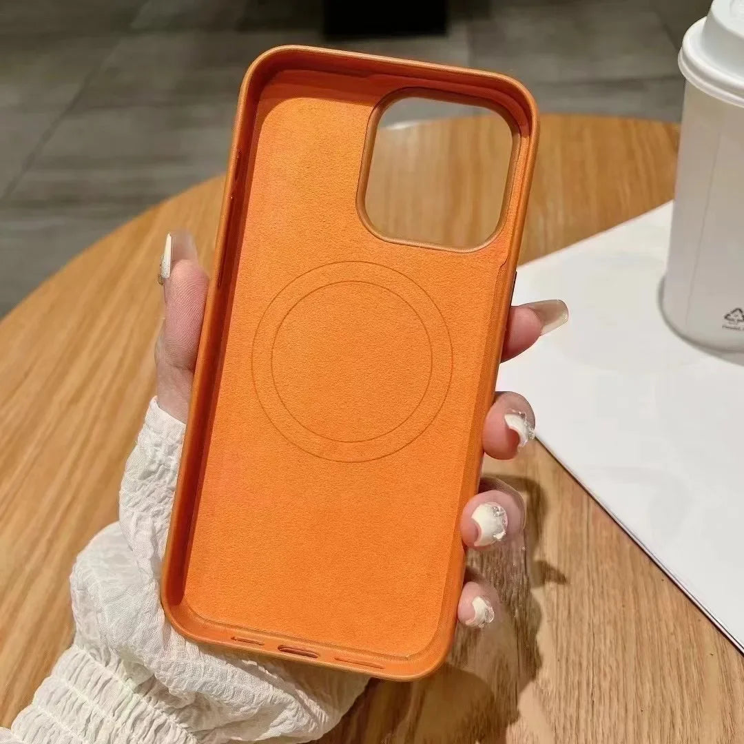 Offizielle MagSafe Lederhülle iPhone