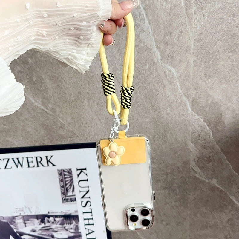 Y2K Blüten-Handykette in Perlenstil – Kurz & Süß