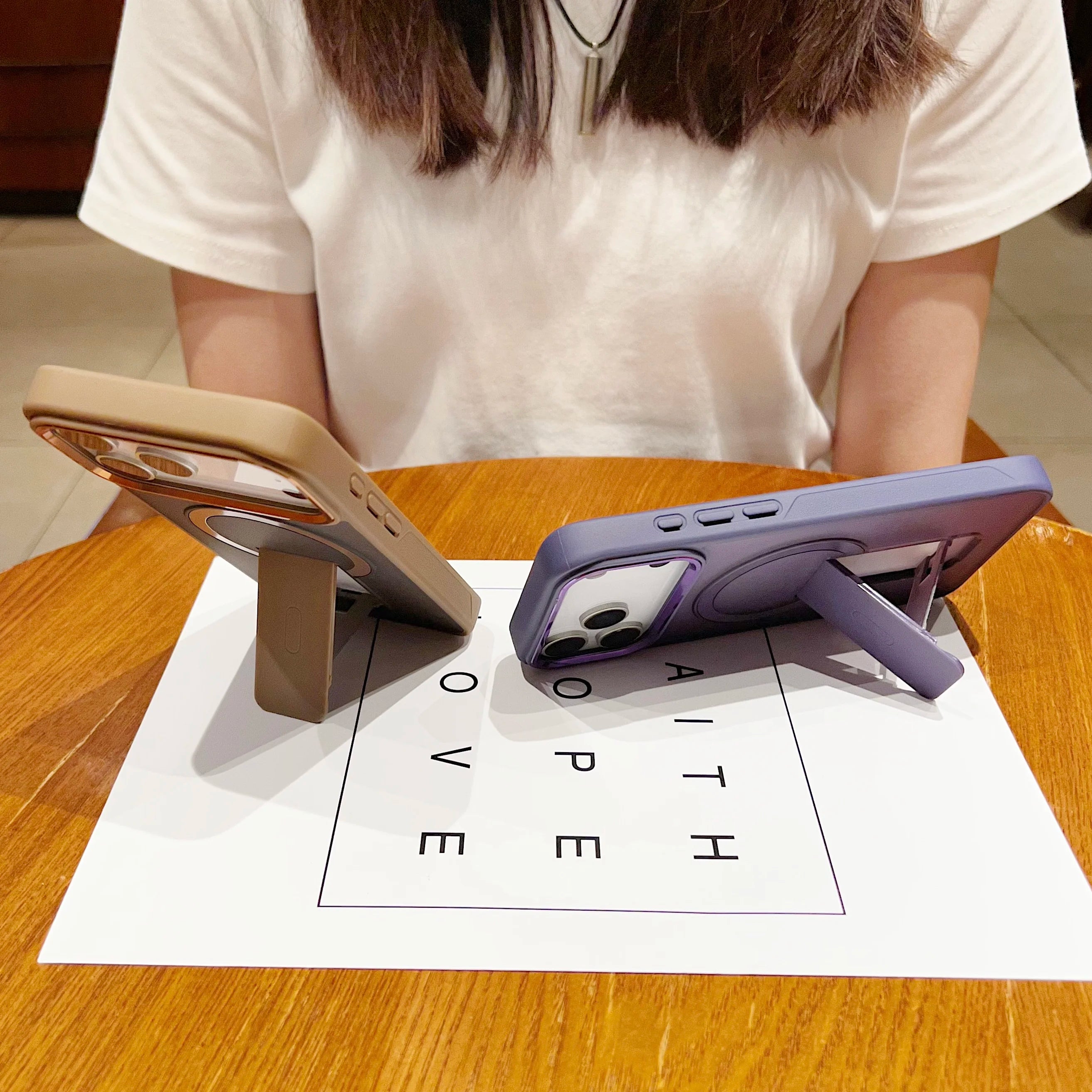 Magnetische Hülle mit Kickstand für iPhone 17–11